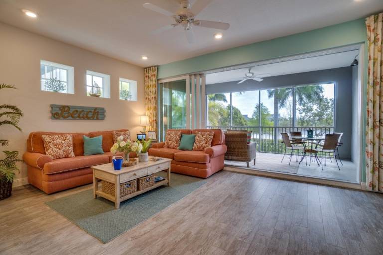 Condo with barbeque & private pool | Water view — photo 5