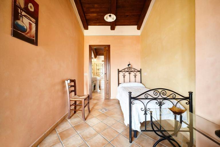 Fully equipped rental apartment with terrace & fast internet | Sea view | Dogs allowed — photo 3