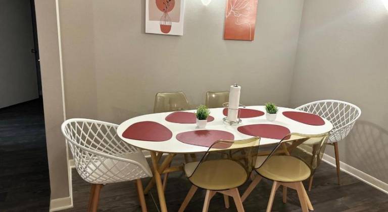 Apartment with pool — photo 4