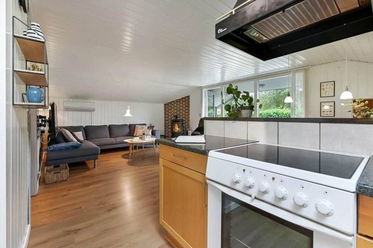 House with barbecue & patio — photo 4