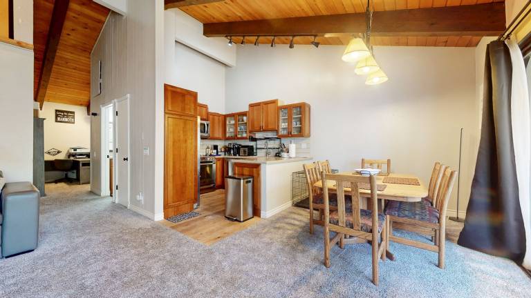Condo with pool, hot tub & BBQ | Mountain view — photo 2