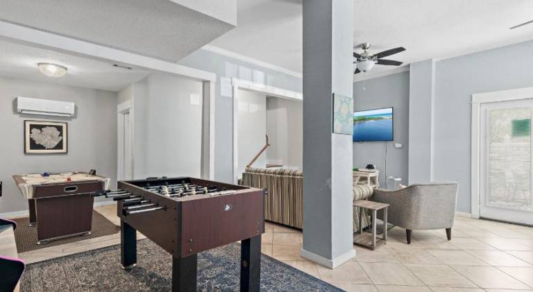 5BR One Block to Beach- Hot Tub- Pool- Golf Cart- Pets — photo 4
