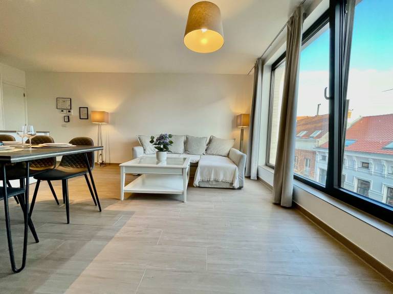 Modern 2BR 1 5 BA Near Diamond District by OneLuxStay