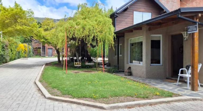 Lodge with BBQ, garden & terrace — photo 5