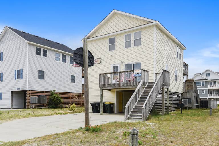 KD1105- 1 Block to Beach- 5 BRs, Private Pool, Hot Tub, and Dog Friendly! — photo 2