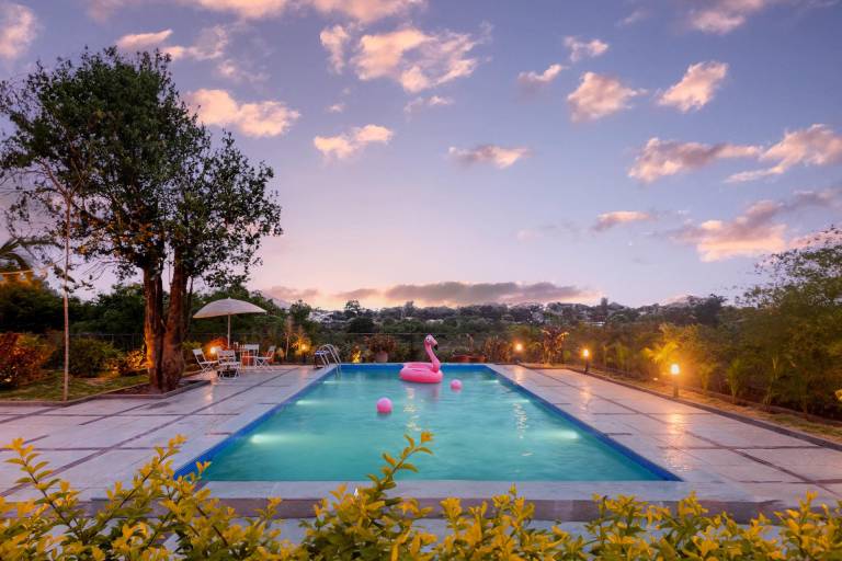 Villa with yard in Khandala