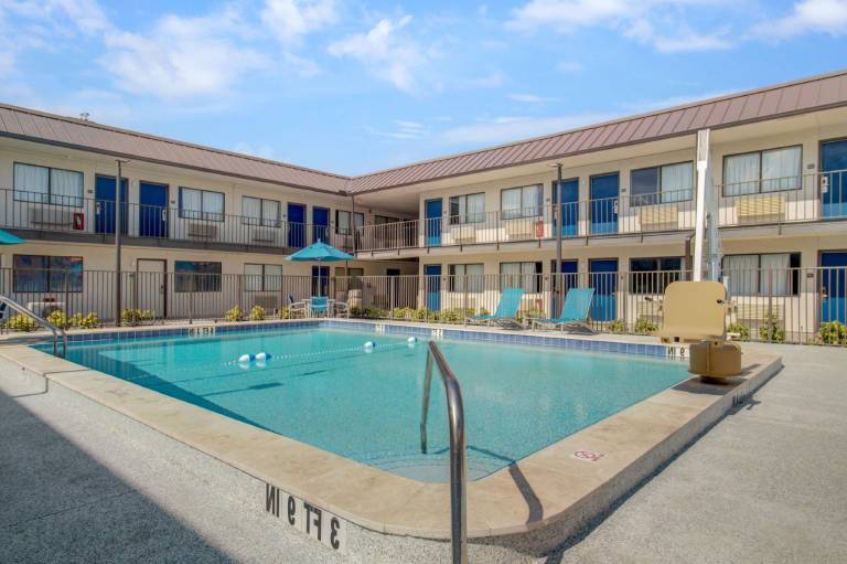 Motel 6 Venice, FL — photo 3