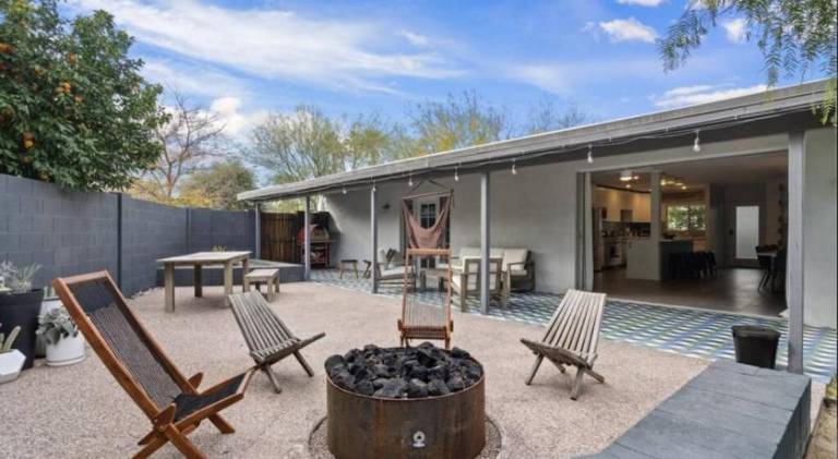 House with barbecue & yard in Phoenix, AZ