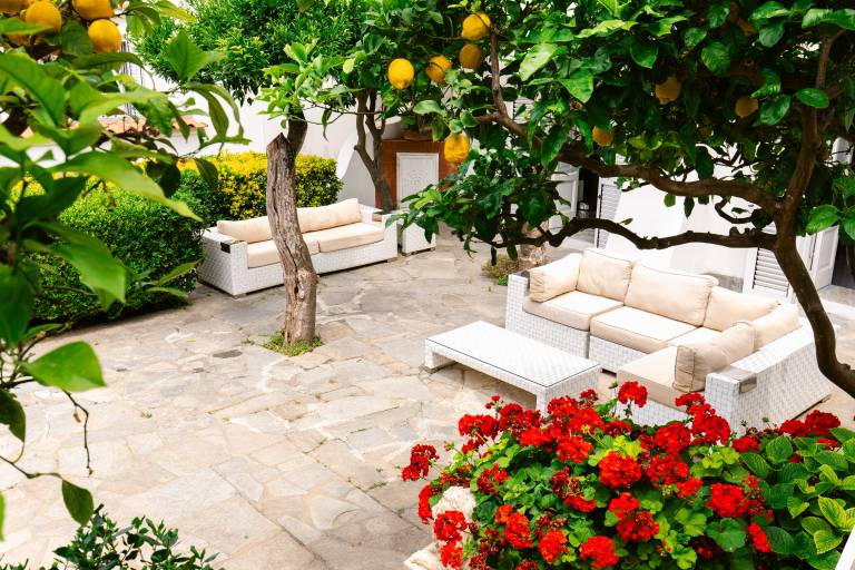 Family-friendly villa with terrace, garden & hot tub | Sea view | Dogs allowed — photo 2