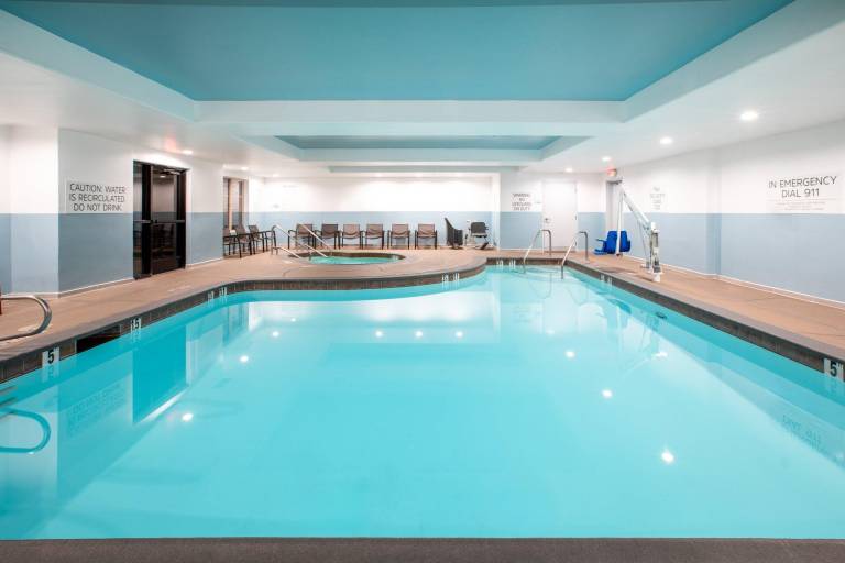 Holiday Inn Express & Suites Lathrop by IHG — photo 3