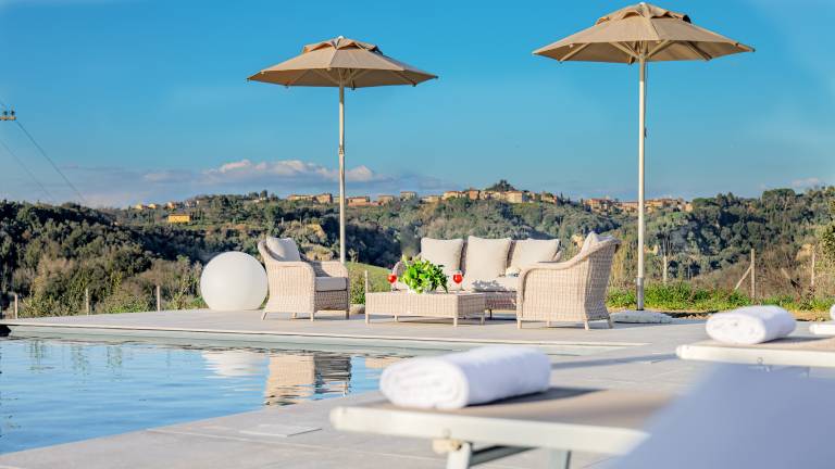 Villa with barbeque, private pool & yard | Pool view — photo 3