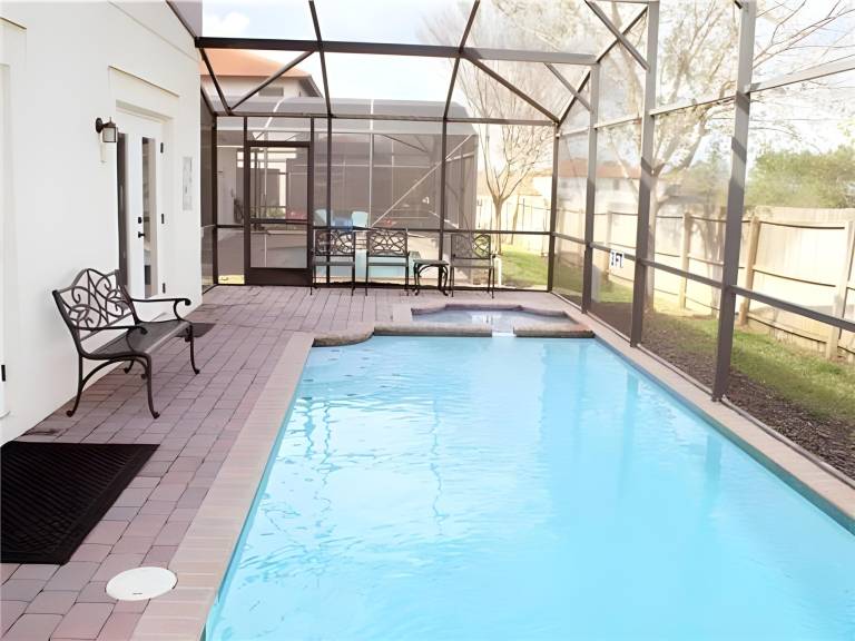 Vacation home with pool, terrace & yard — photo 4