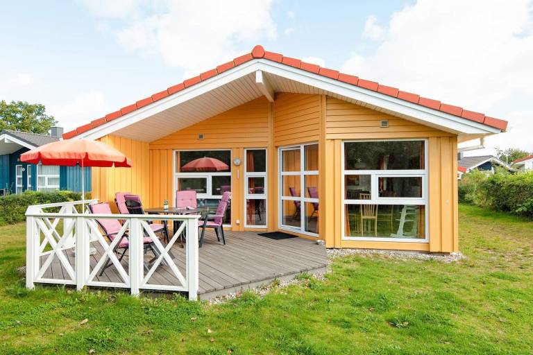Vacation home with terrace, sauna & garden in Groemitz
