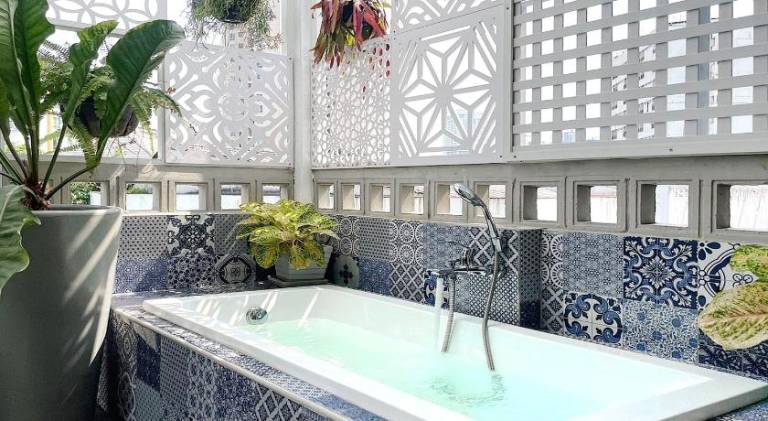 Beautiful vacation home with garden & hot tub | Dogs allowed — photo 3
