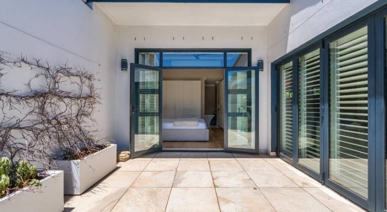 Beautiful villa with pool | Near Sea Point | Dogs allowed — photo 5