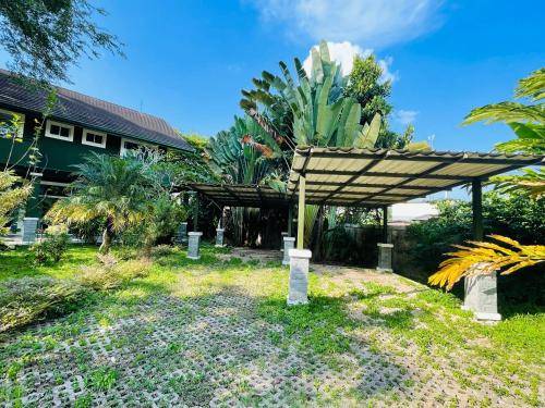 Pool Garden Terrace Apartment in Chiang Rai