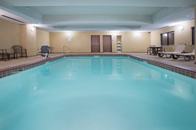 Holiday Inn Express Hotel & Suites Las Vegas By IHG — photo 2