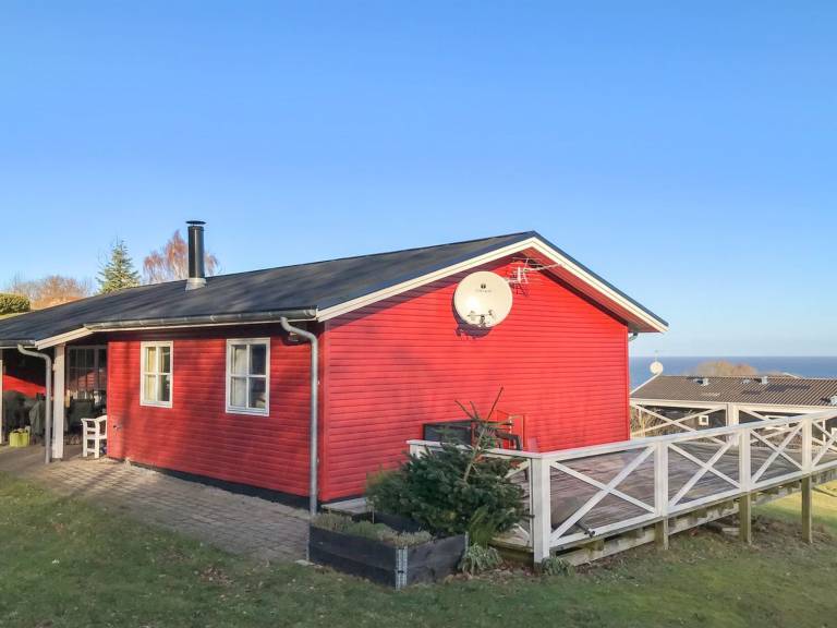 Children-friendly charming vacation home with patio & barbecue | Sea view | Pets are welcome — photo 2