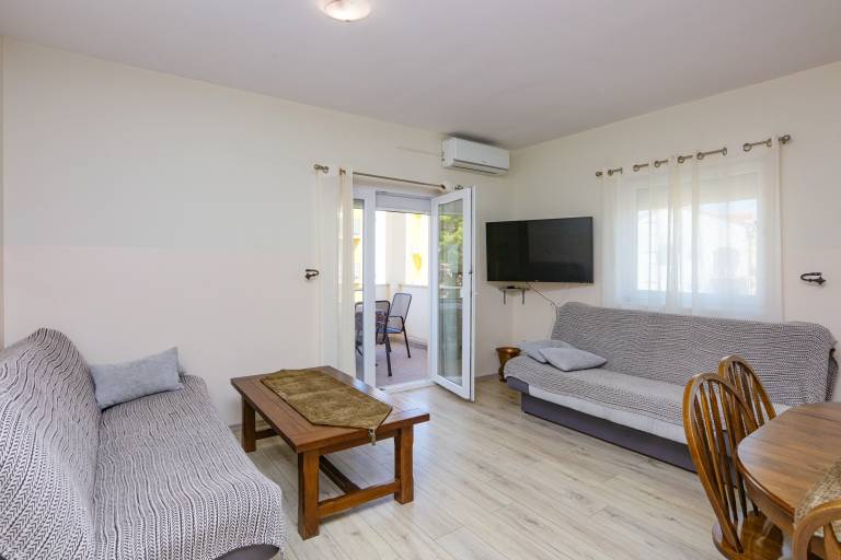 Holiday apartment with grill, patio & garden — photo 2