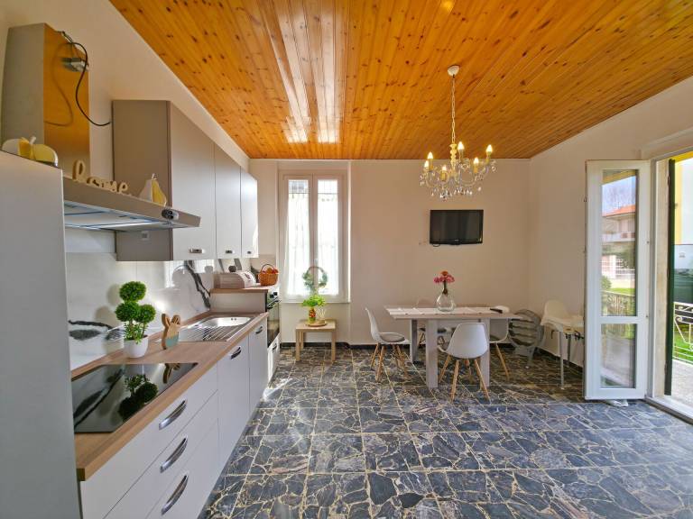 Children-friendly villa with terrace, BBQ & yard | Pets allowed — photo 4