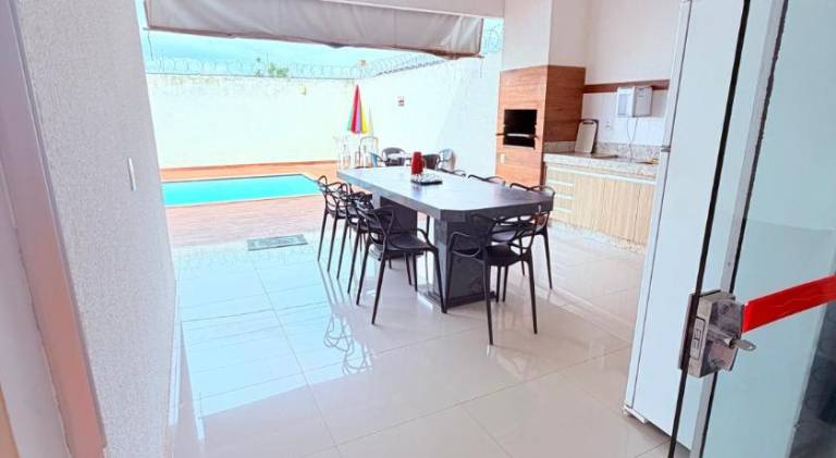 House with pool — photo 3