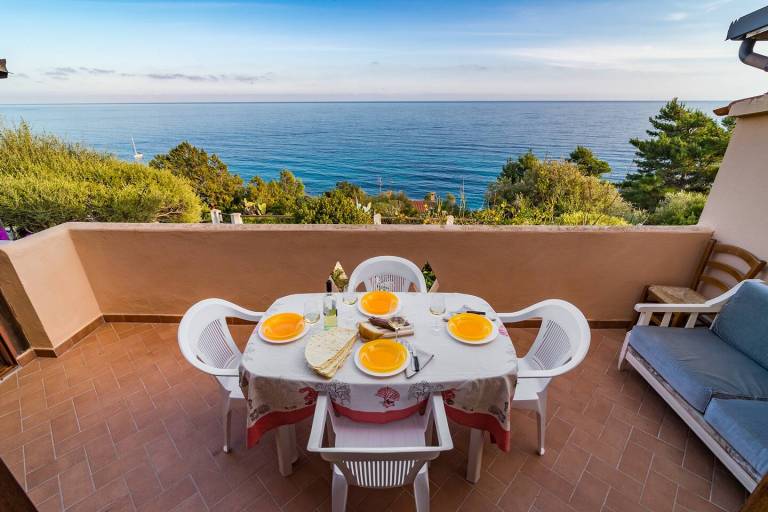 Children-friendly rental apartment with patio & yard | Sea view | Beach nearby | Pets are welcome in Dorgali