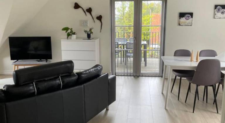 Apartment with terrace & yard — photo 2