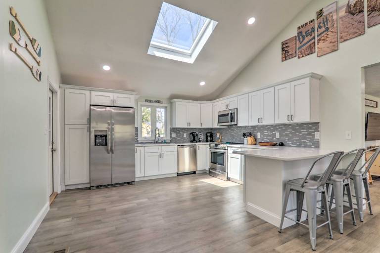 Bike to Beach: Centerville Home w/ Deck! — photo 2