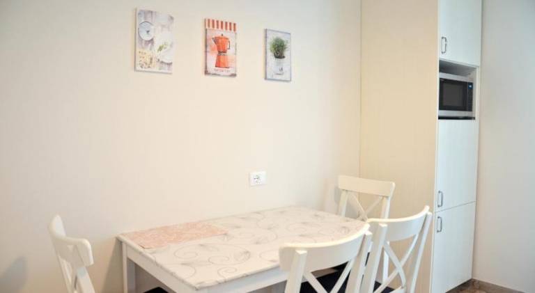 Apartment with 2 rooms for 6 persons — photo 4