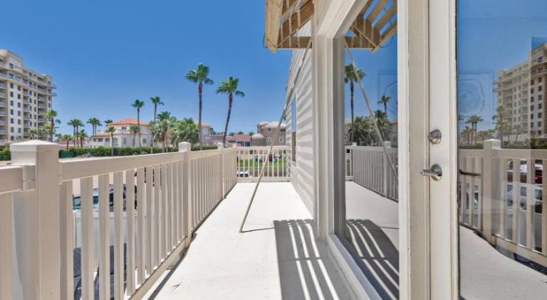 4 bd Luxury Beachfront Condo with Private Pool &Terrace — photo 5