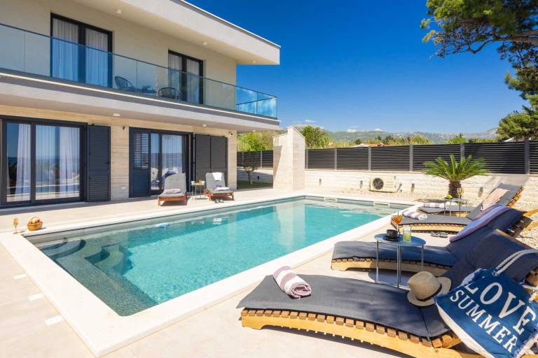 Beachfront Villa Tota with Pool — photo 5