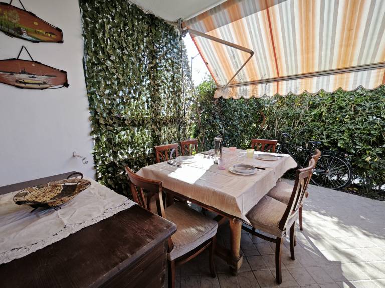 Apartment with garden | Garden view — photo 5