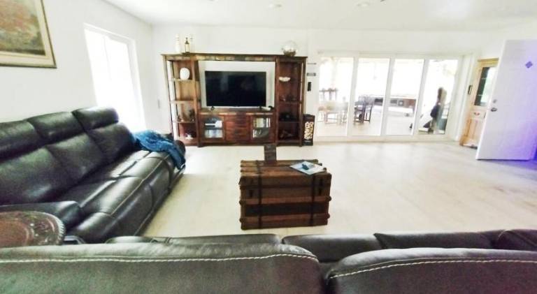Big vacation home with pool | Pet-friendly — photo 2
