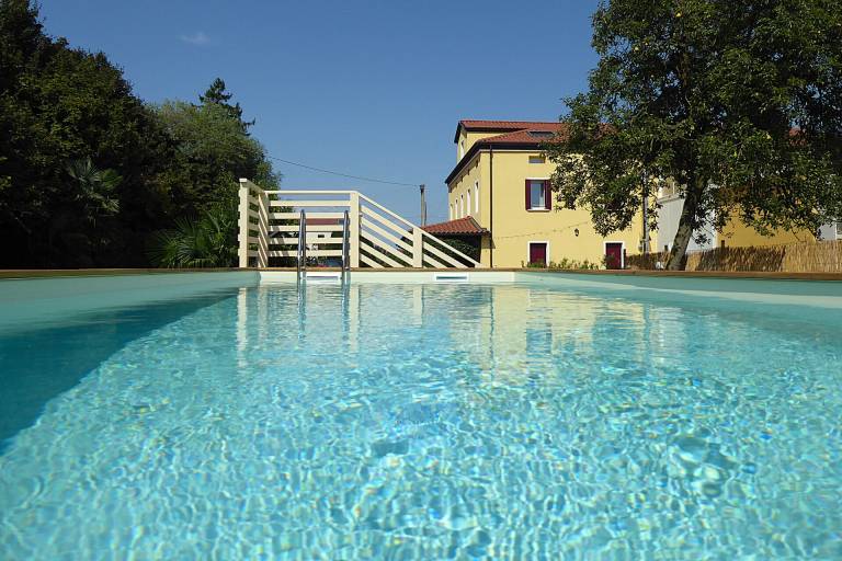 Villa with barbeque, yard & private pool — photo 3