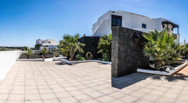 Spacious villa with pool & hot tub | Dogs allowed — photo 4