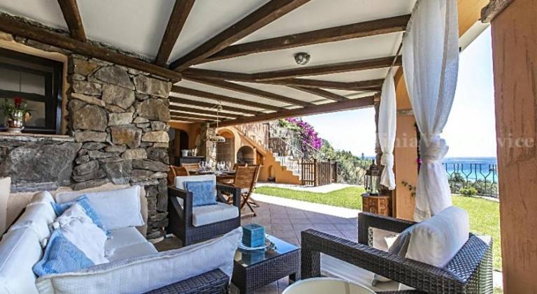 House with pool — photo 2