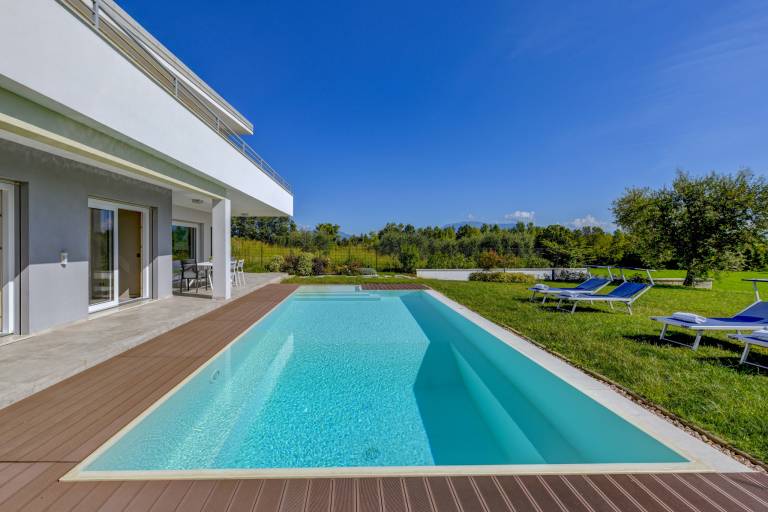 Villa with garden, patio & private pool — photo 3