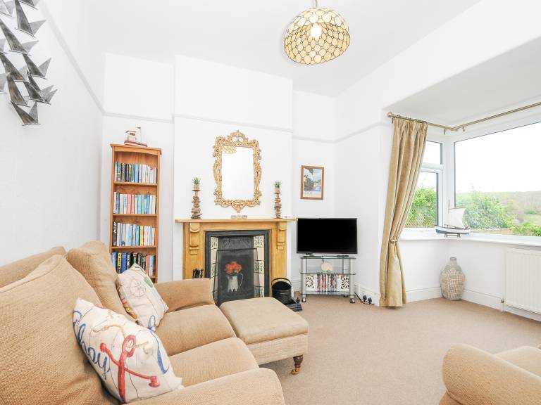 Cottage with terrace & garden | Beach view — photo 4