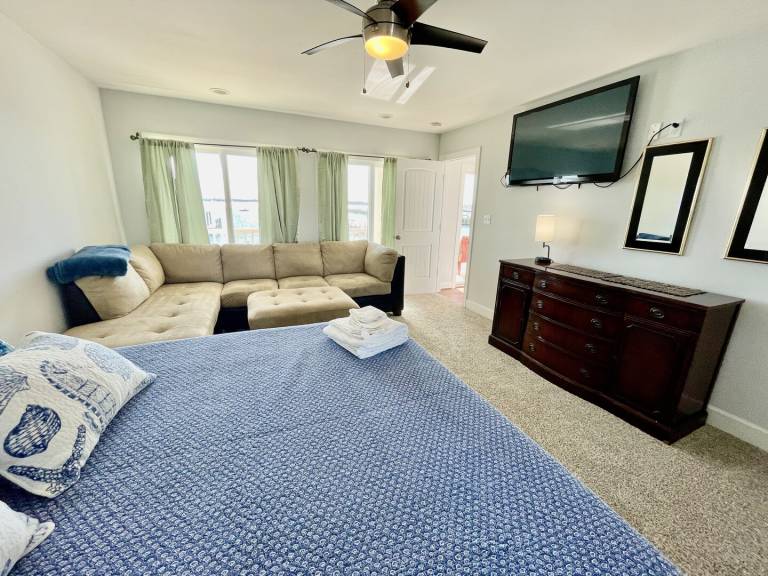 Big Waterfront House Amazing View and Swim Deck — photo 2