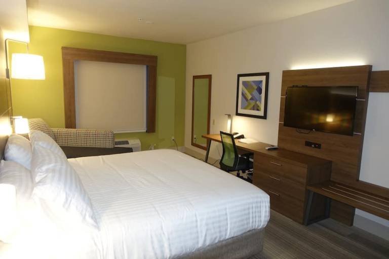 Holiday Inn Express & Suites Brentwood by IHG