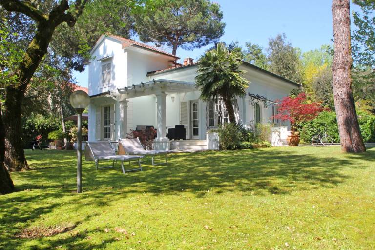 Fully equipped villa with terrace, barbeque & yard | Dogs allowed — photo 2