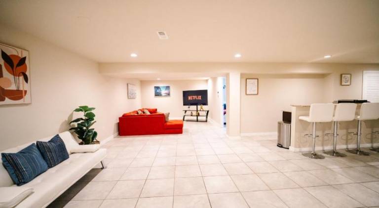 Fully equipped vacation home with yard, barbeque & jacuzzi | Perfect for remote work | Dogs allowed — photo 4