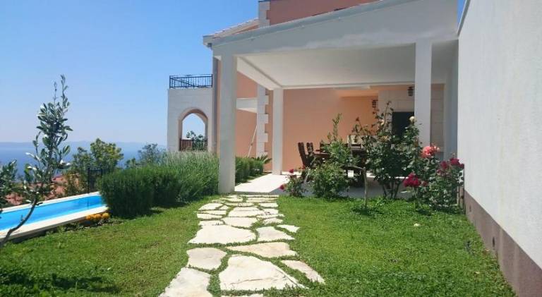 Villa with pool & hot tub | Dogs allowed — photo 5