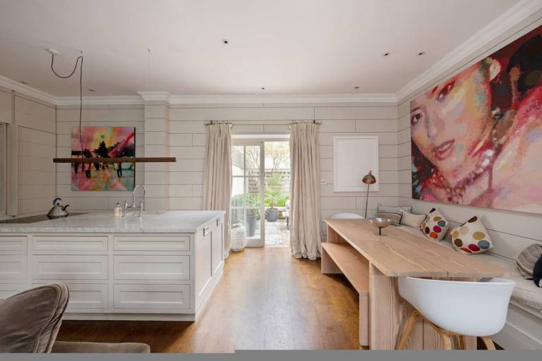 Child-friendly house with yard | Pet-friendly — photo 4
