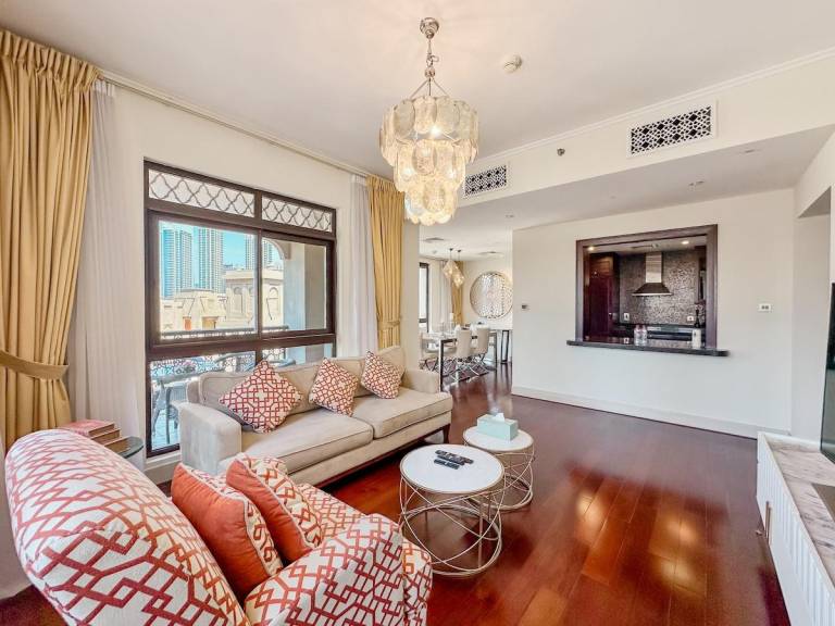 Vacation home with jacuzzi & pool | Near Burj Khalifa | Suitable for remote work | Dogs allowed — photo 2