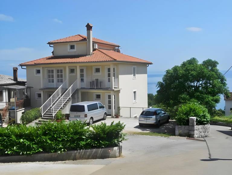 Apartments Kolmanic, sea view, free privat parking in Lovran