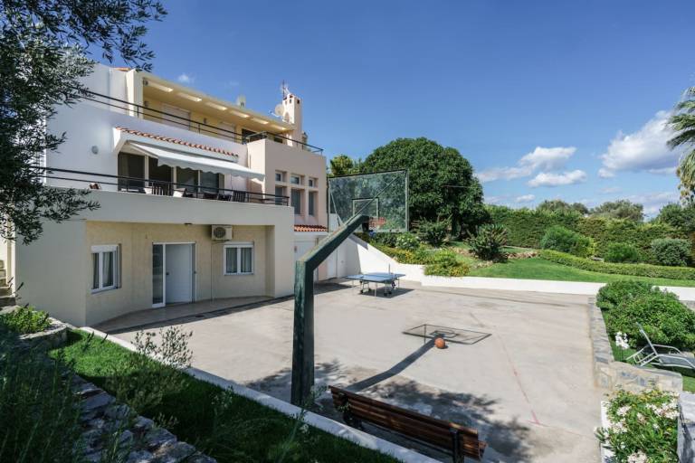 Villa with garden & pool — photo 4