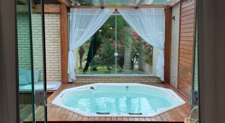 Chalet with pool & jacuzzi | Pets allowed — photo 2