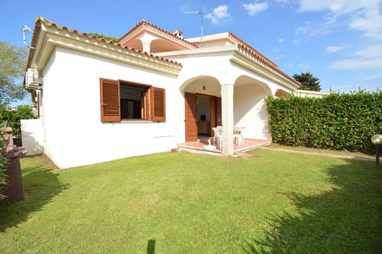 Family-friendly rental apartment with yard & barbecue | Close to the beach | Pets allowed — photo 3