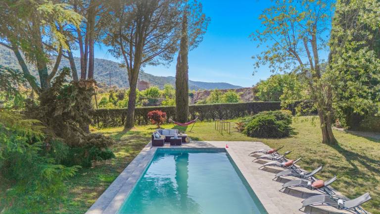 House with yard, patio & private pool — photo 2